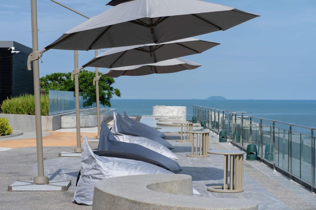 Bayphere Hotel Pattaya Jc Na Chom Thian Bagian luar foto The Sky Bar