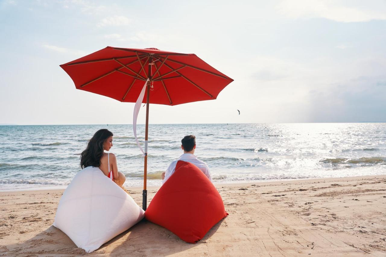 Bayphere Hotel Pattaya Jc Na Chom Thian Bagian luar foto Beach umbrella
