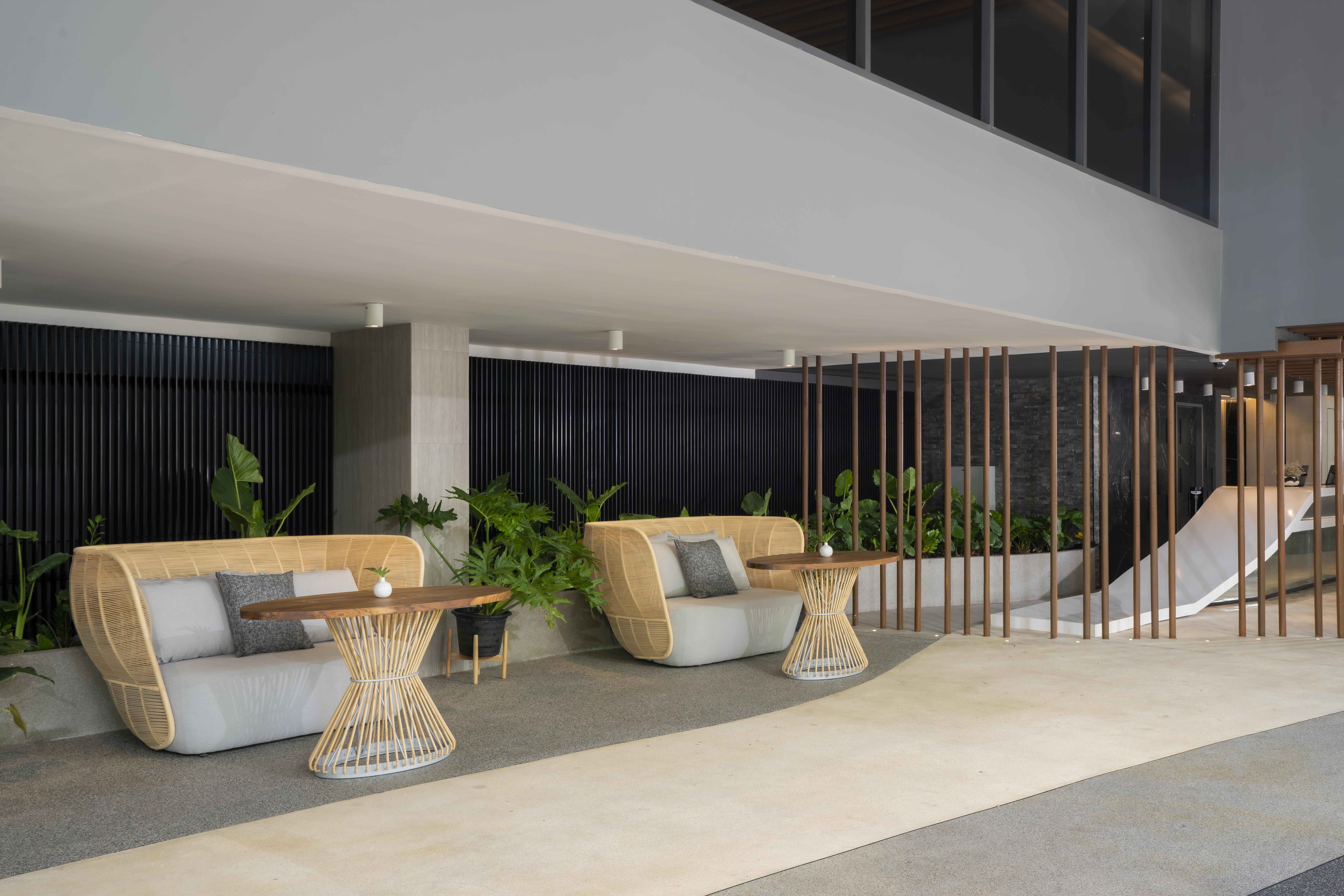 Bayphere Hotel Pattaya Jc Na Chom Thian Bagian luar foto The interior of the airport